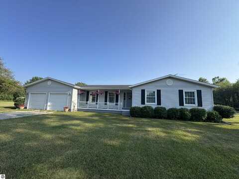 4041 Berry Road, Sterling, MI 48659