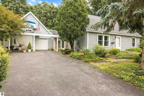7271 S Dunns Farm Road, Maple City, MI 49664