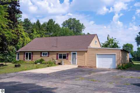 4415 E Blanchard Road, Shepherd, MI 48883