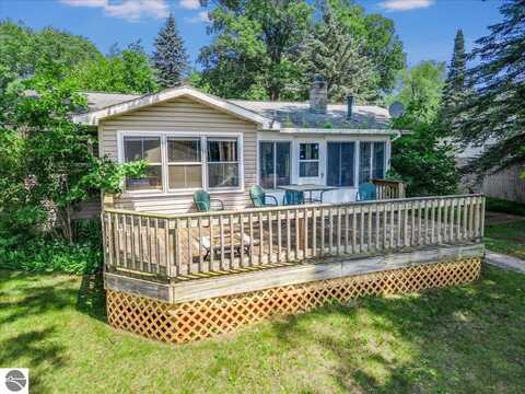 8225 Lakeview Drive, Hale, MI 48739