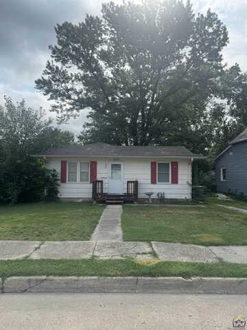 624 SW Kenova RD, Topeka, KS 66606