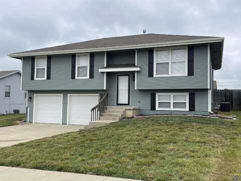 7038 SW 17th TER, Topeka, KS 66615