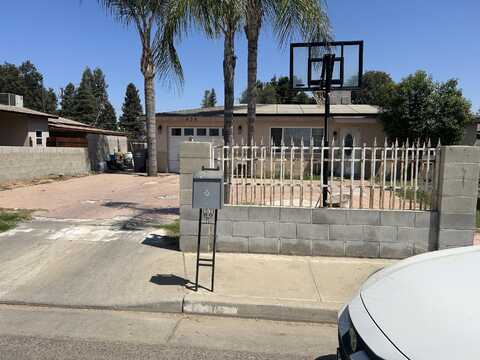 636 E Larry Street, Farmersville, CA 93223
