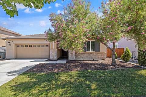 4351 W Oriole Court, Visalia, CA 93291
