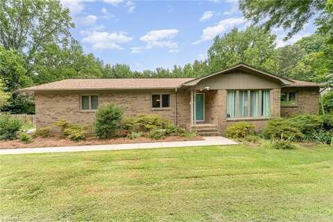105 Cedarwood Drive, Jamestown, NC 27282