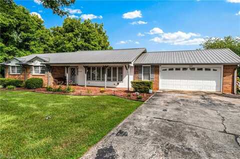 826 Meadowbrook Drive, King, NC 27021