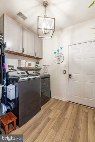 18 KENT LANE, EASTON, PA 18045