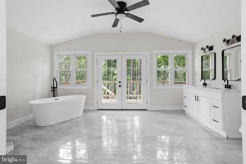 22 TECUMSEH TRAIL, BROWNS MILLS, NJ 08015