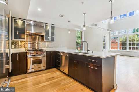 1610 N QUEEN STREET, ARLINGTON, VA 22209
