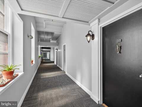 10 N MARKET STREET, LANCASTER, PA 17603