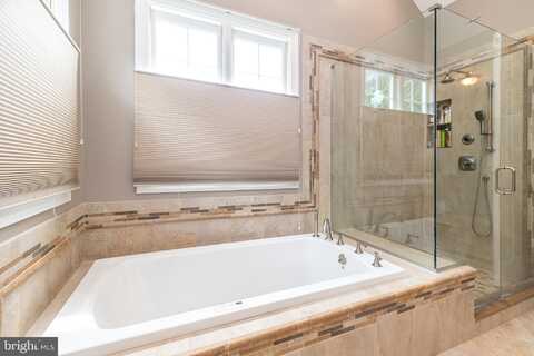 5262 BAILEY COURT E, DOYLESTOWN, PA 18902