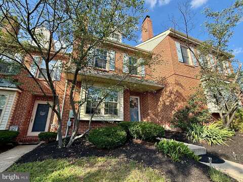 700 FARMINGTON AVENUE, POTTSTOWN, PA 19464