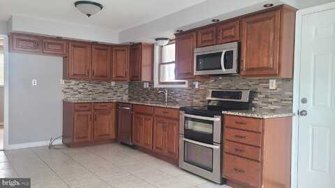 17 MIAMI ROAD, NORRISTOWN, PA 19403