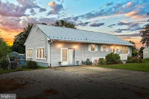 955 MAPLE LANE, HANOVER, PA 17331