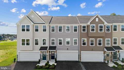 21 LYRIQ CT, INWOOD, WV 25428