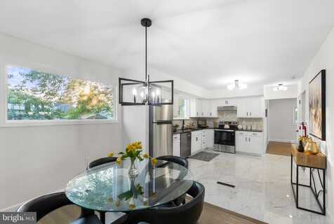 2543 BURNING TREE ROAD, PENNSAUKEN, NJ 08109