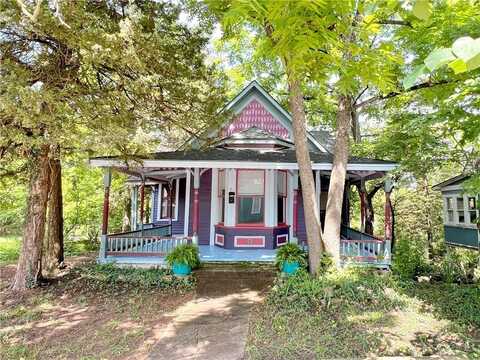 34 White ST, Eureka Springs, AR 72632
