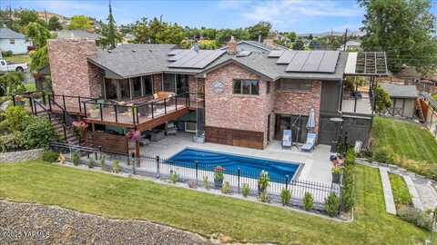 501 Viewcrest Pl, Selah, WA 98942