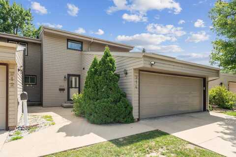 914 Prairie Meadow Court, Waterloo, IA 50701