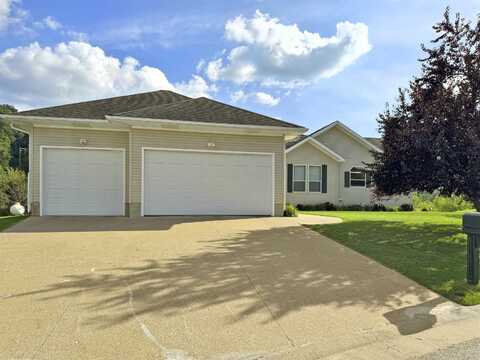 370 Knoll St, Lansing, IA 52151