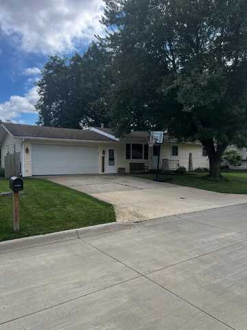 415 SW 10th Street, Independence, IA 50644