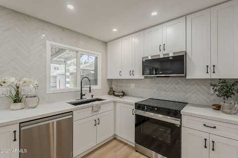 6833 E OSBORN Road, Scottsdale, AZ 85251