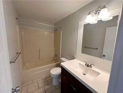 313 Mill St, Coraopolis, PA 15108