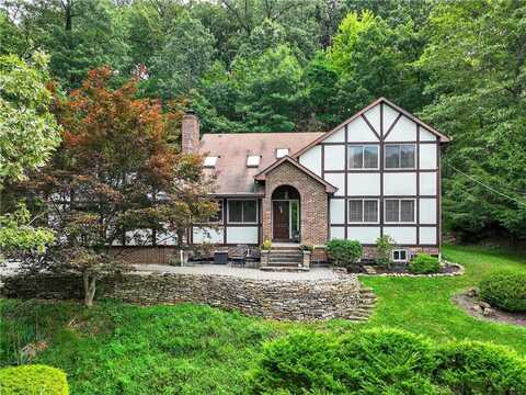2576 Wexford Run Rd, Sewickley, PA 15090