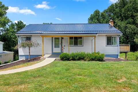 7 Oxford Dr, Coraopolis, PA 15108