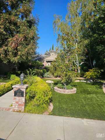 2512 Moffitt Way, Bakersfield, CA 93309