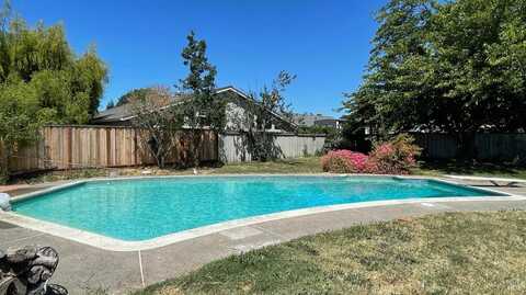 2417 San Joaquin Court, Santa Rosa, CA 95401