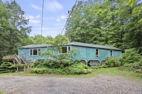 8 Luther Shaw Rd, Cummington, MA 01026