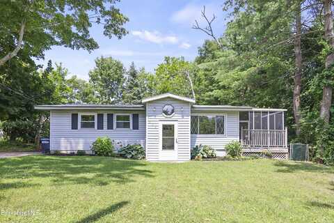 100 Cummings Ave, Pittsfield, MA 01201