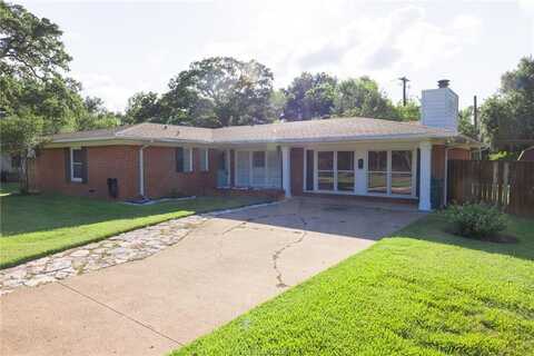 100 Greenway Drive, Bryan, TX 77801
