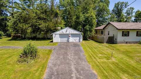 8196 Kneeskern Road, Cicero, NY 13030
