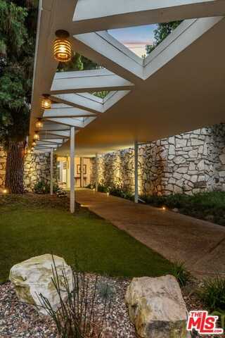 1010 N Rexford Dr, Beverly Hills, CA 90210