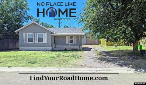 370 S 6th Avenue, Mills, WY 82644
