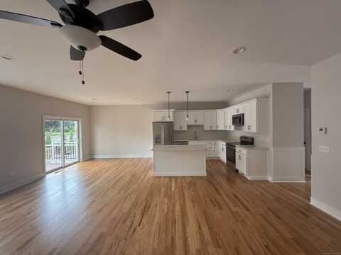 7 Chatsworth Court, Manchester, CT 06042
