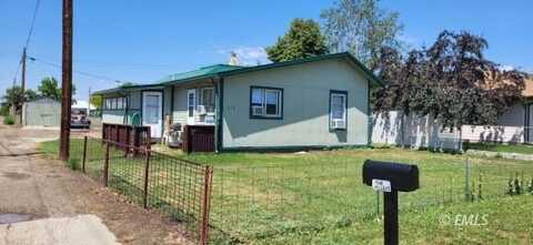 413 N Winchester Ave, Miles City, MT 59301