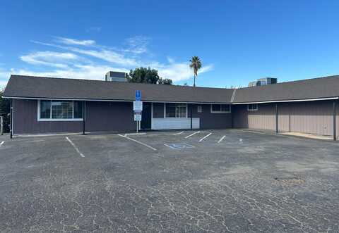 80 Academy Avenue, Sanger, CA 93657