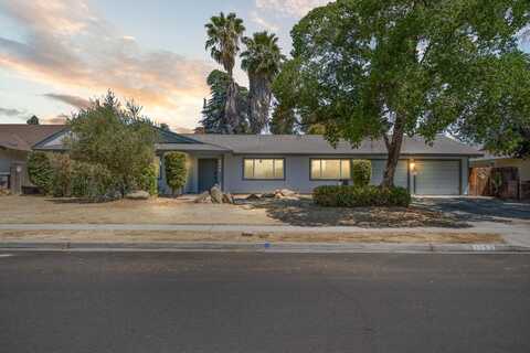 1152 Mesa Avenue W, Fresno, CA 93711