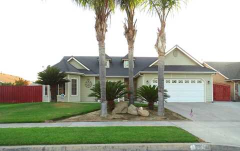 761 Walnut Avenue S, Kerman, CA 93630
