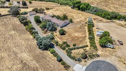 22250 stabulis Court, Madera, CA 93638