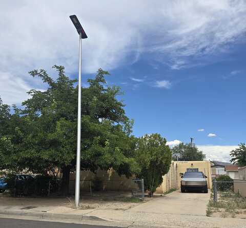 310 GROVE Street NE, Albuquerque, NM 87108
