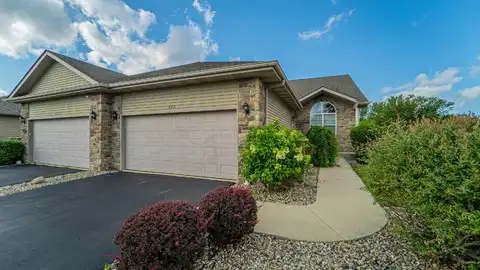 402 W Gard Drive, Crown Point, IN 46307