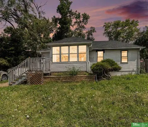 6504 Ames Avenue, Omaha, NE 68104