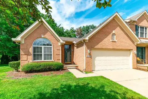 23706 W West Lake Circle, Brownstown, MI 48183
