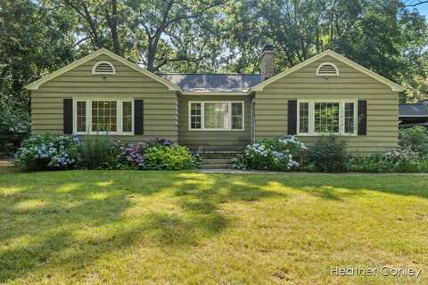 18086 N Fruitport Road, Spring Lake, MI 49456