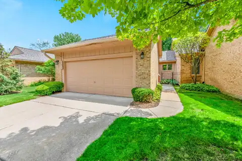 21910 River Ridge Trail, Farmington Hills, MI 48335