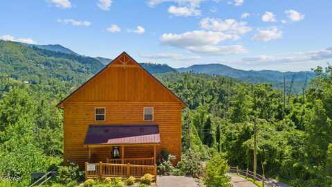 320 Pinnacle Cottage Way, Gatlinburg, TN 37738